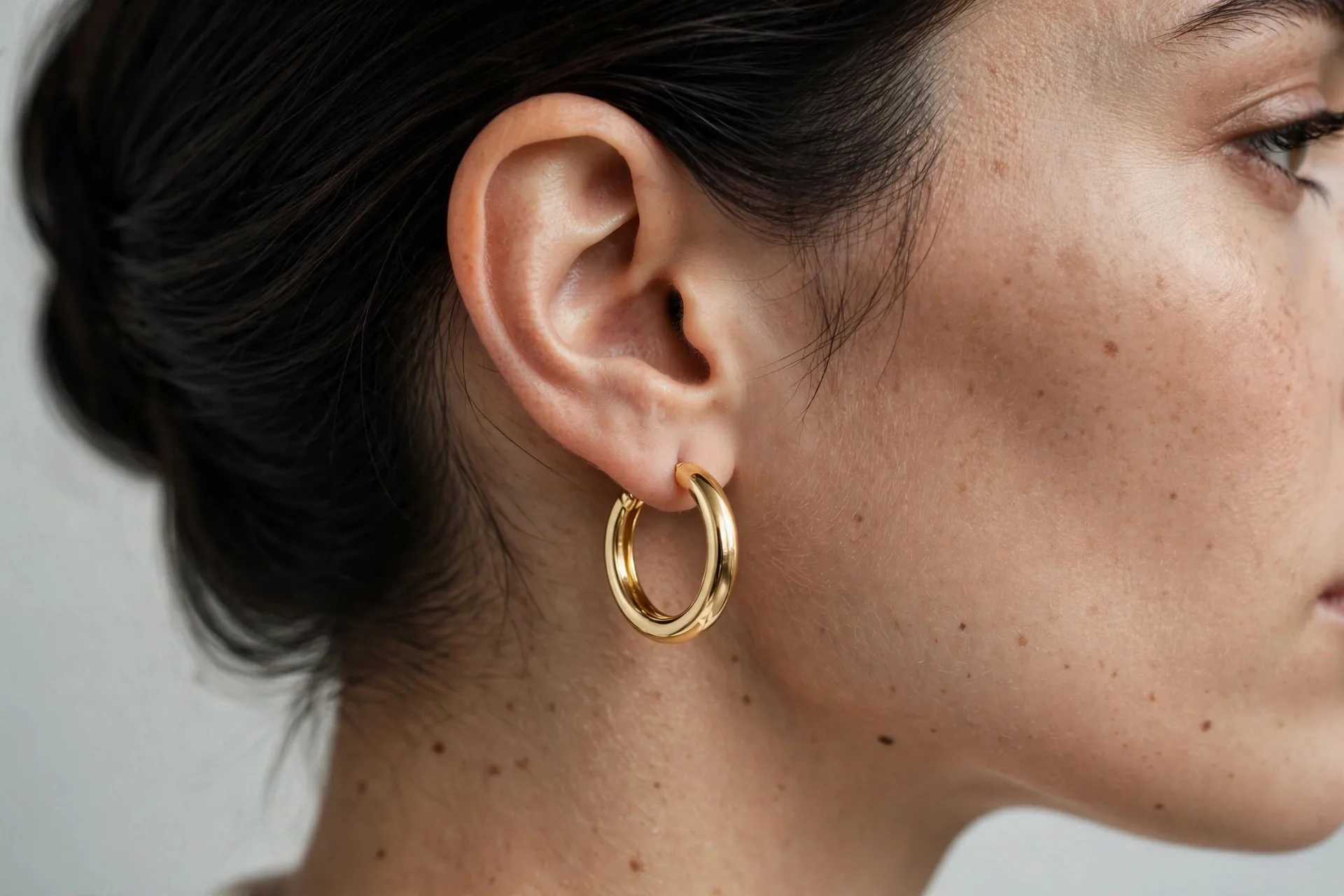 Best Earrings for Square Face Female: Style Guide