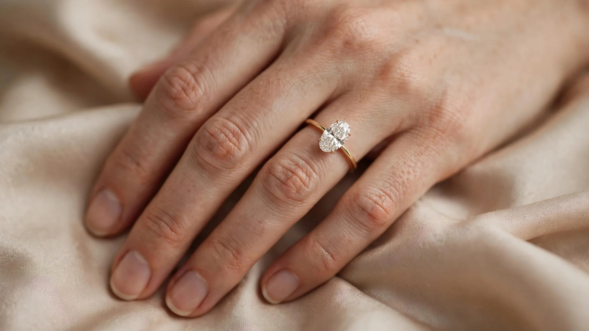 Rings for Short Fingers Guide: Styles That Elongate